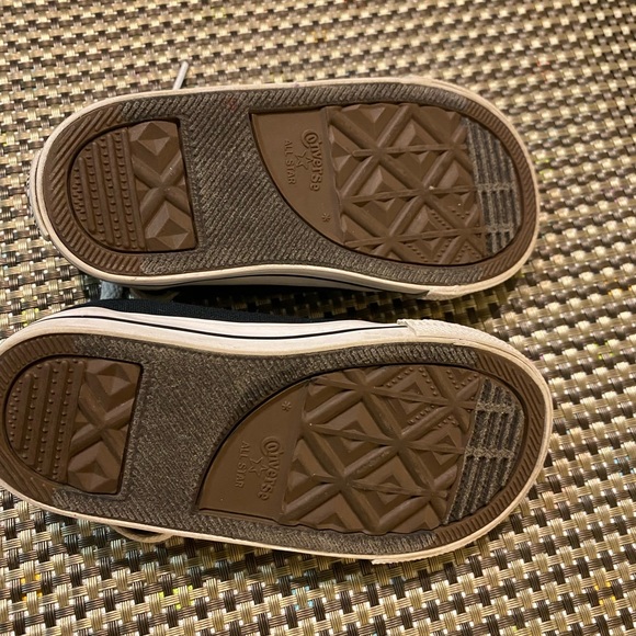 Converse Sneakers size 7 - Picture 6 of 8